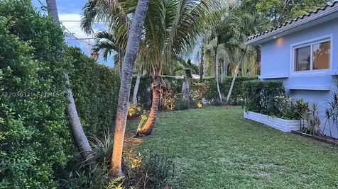 390 NE 127th Street North Miami FL 33161