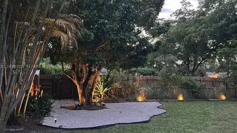 390 NE 127th Street North Miami FL 33161