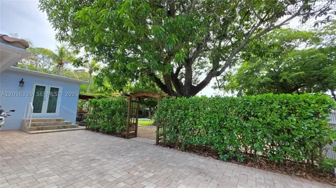 390 NE 127th Street North Miami FL 33161