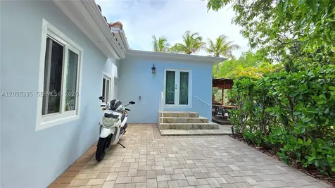390 NE 127th Street North Miami FL 33161