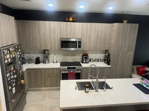 7117 NW 103rd Path Doral FL 33178