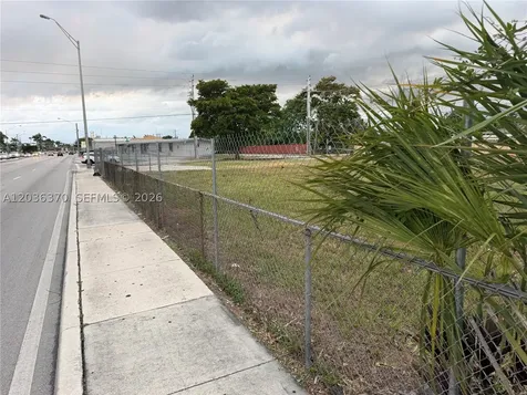 291 W 49th Street Hialeah FL 33012