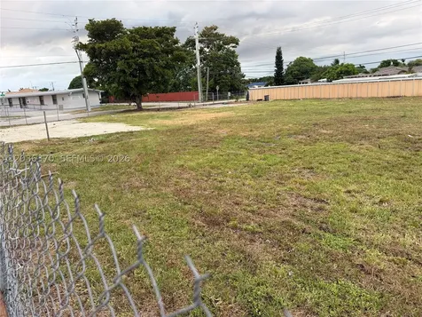 291 W 49th Street Hialeah FL 33012