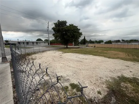 291 W 49th Street Hialeah FL 33012