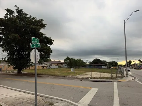 291 W 49th Street Hialeah FL 33012