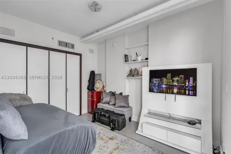 690 SW 1st Court Miami FL 33130