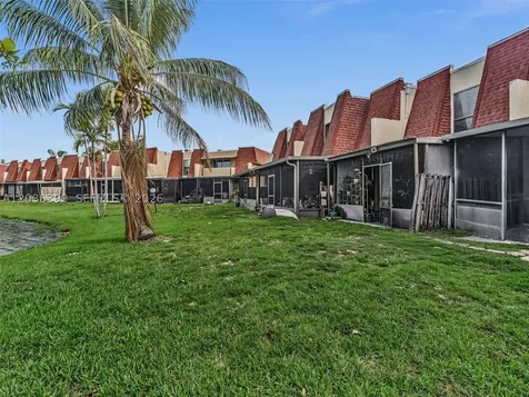 8902 Palm Tree Lane Pembroke Pines FL 33024