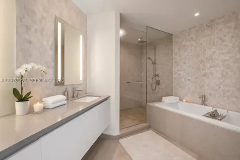 68 SE 6th Street Miami FL 33131