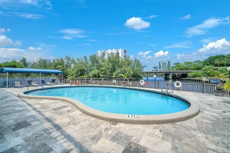 Hallandale Beach FL 33009