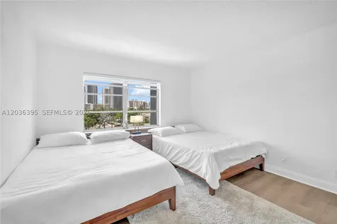 Hallandale Beach FL 33009