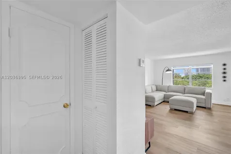 Hallandale Beach FL 33009