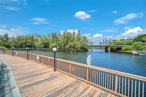 Hallandale Beach FL 33009