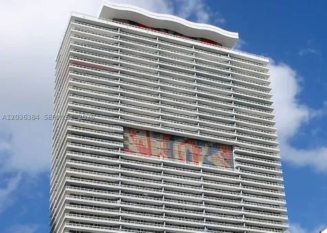 50 Biscayne Bl Miami FL 33132