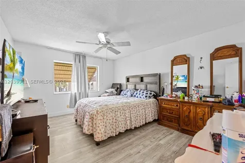 5839 La Pinata Boulevard Green Acres FL 33463