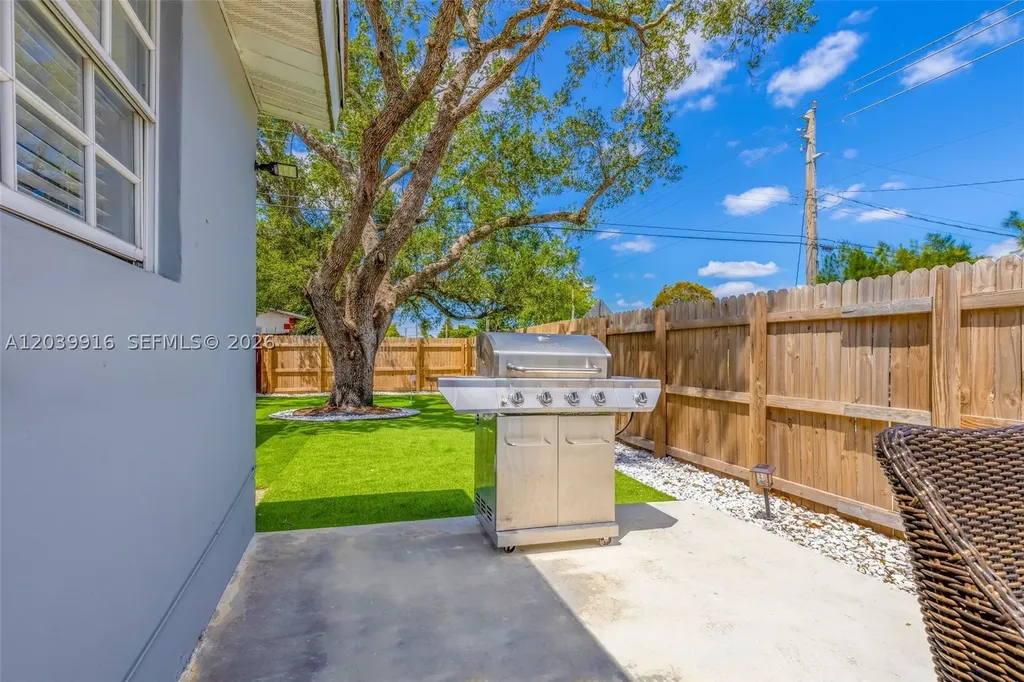 6801 Park Street Hollywood FL 33024