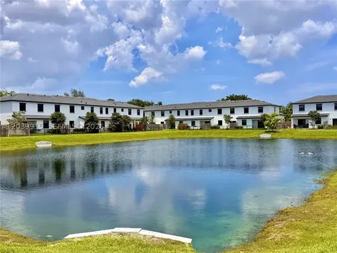 2950 Park Place Dania Beach FL 33312
