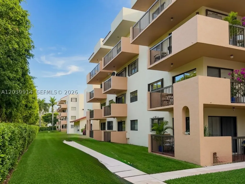 995 SW 84th Avenue Miami FL 33144