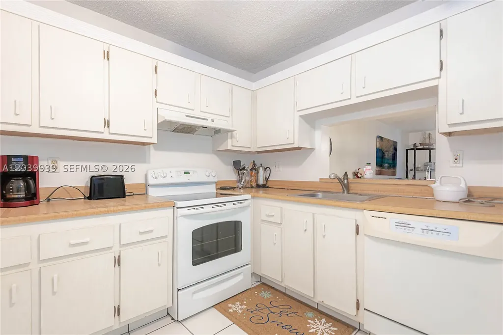 2800 Somerset Drive Lauderdale Lakes FL 33311