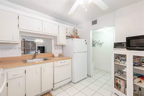 2800 Somerset Drive Lauderdale Lakes FL 33311