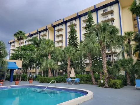 4550 NW 9th Street Miami FL 33126