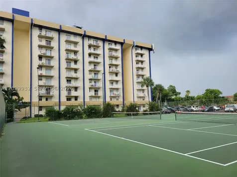 4550 NW 9th Street Miami FL 33126
