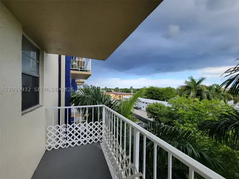 4550 NW 9th Street Miami FL 33126