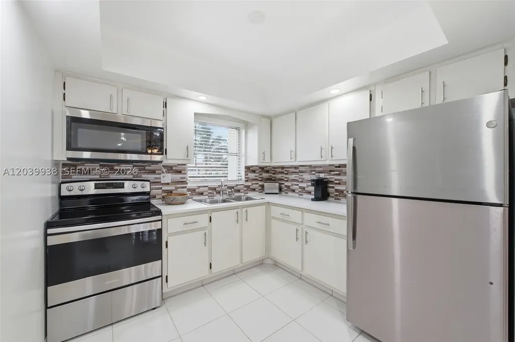 2894 E Crosley Drive E West Palm Beach FL 33415