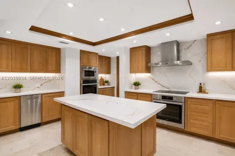 5025 Collins Avenue Miami Beach FL 33140