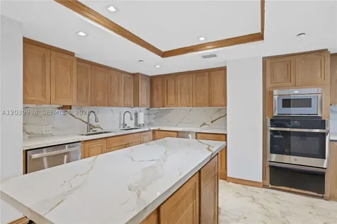 5025 Collins Avenue Miami Beach FL 33140