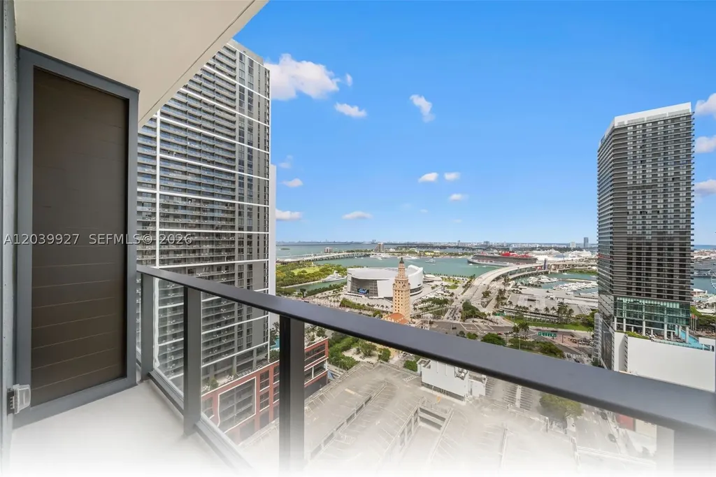 121 NE 5th Street Miami FL 33132