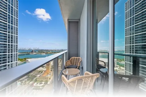 121 NE 5th Street Miami FL 33132