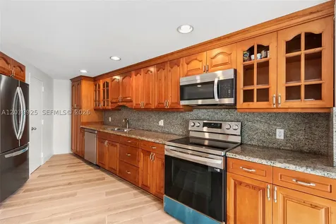 600 Grapetree Drive Key Biscayne FL 33149