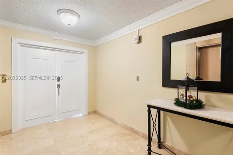 600 Grapetree Drive Key Biscayne FL 33149