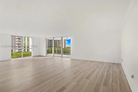 600 Grapetree Drive Key Biscayne FL 33149