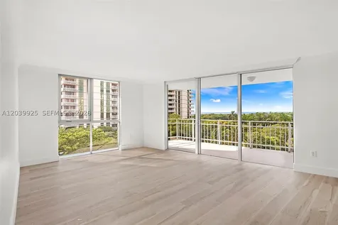 600 Grapetree Drive Key Biscayne FL 33149