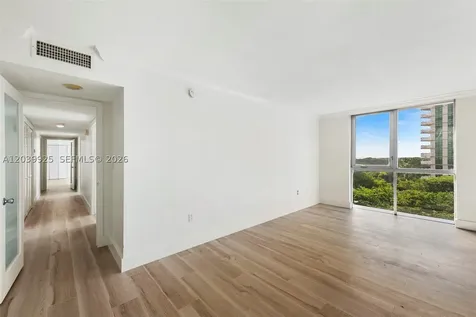 600 Grapetree Drive Key Biscayne FL 33149