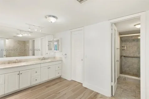 600 Grapetree Drive Key Biscayne FL 33149