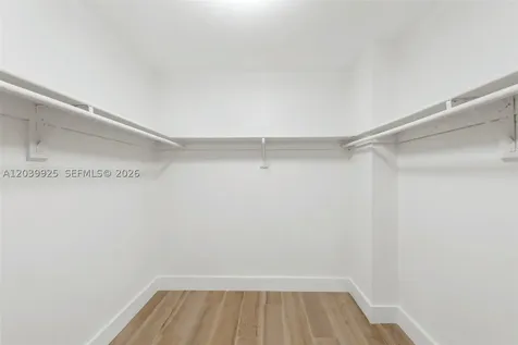 600 Grapetree Drive Key Biscayne FL 33149