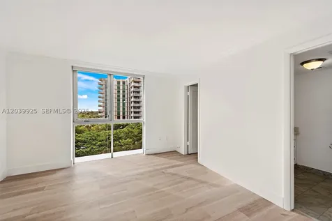 600 Grapetree Drive Key Biscayne FL 33149