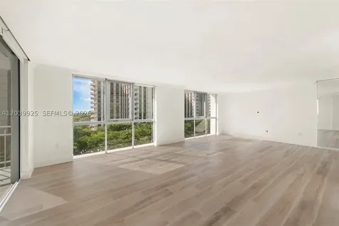 600 Grapetree Drive Key Biscayne FL 33149