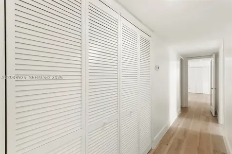 600 Grapetree Drive Key Biscayne FL 33149
