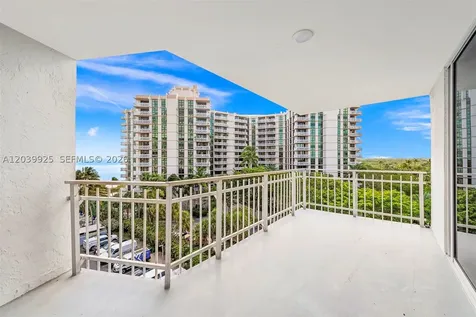 600 Grapetree Drive Key Biscayne FL 33149