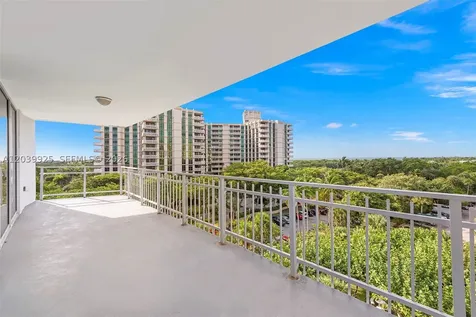 600 Grapetree Drive Key Biscayne FL 33149