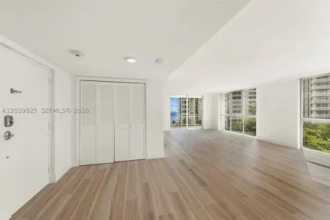 600 Grapetree Drive Key Biscayne FL 33149