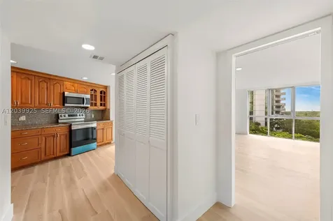 600 Grapetree Drive Key Biscayne FL 33149