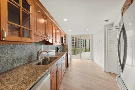 600 Grapetree Drive Key Biscayne FL 33149