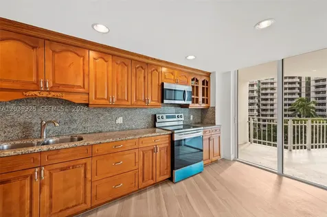 600 Grapetree Drive Key Biscayne FL 33149