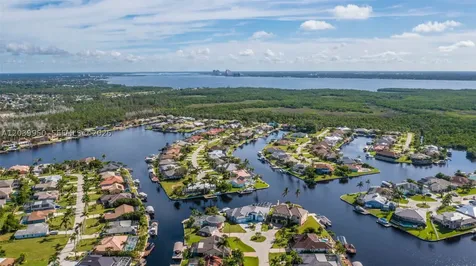 2219 SE 19 Place Cape Coral FL 33990
