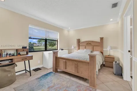 6633 N Parkway Drive Margate FL 33068