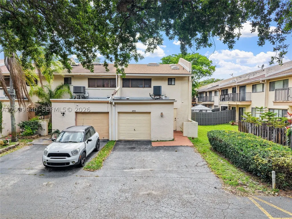 4293 N 76th Avenue Davie FL 33024